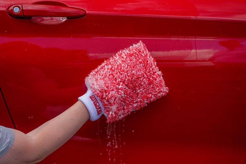 gtechniq wash mitt in use 