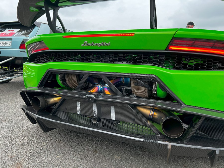 rear shot of twin turbo huracan