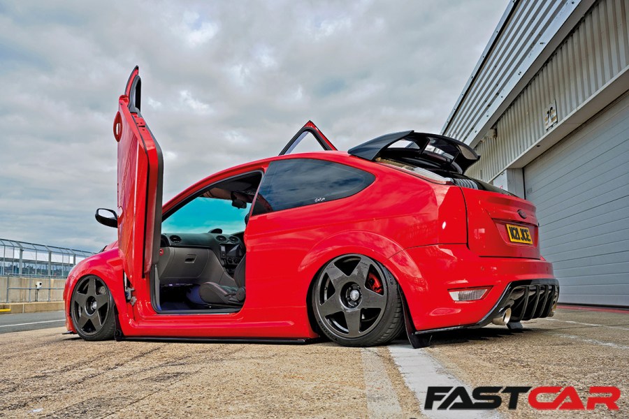 rear 3/4 shot of bagged Mk2 Focus ST